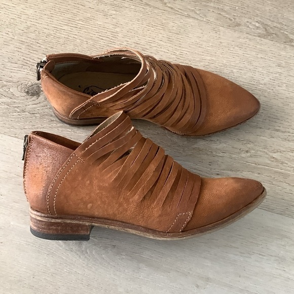 Free People Lost Valley Bootie booties size 37 Distressed - Picture 12 of 13